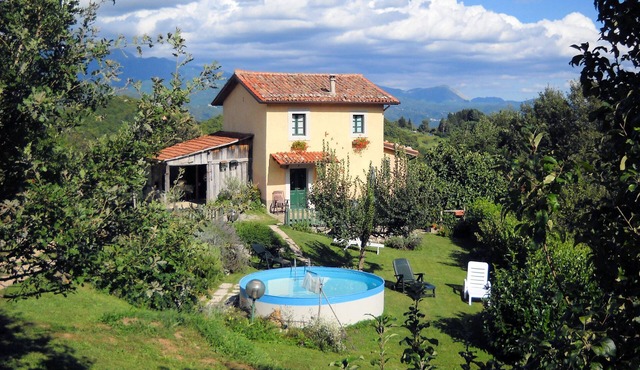 Le Lunghe is a restored cottage in beautiful Tuscany 5 mins walk to restaurant