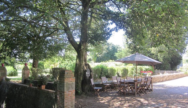 Le Manoir Aux Douves