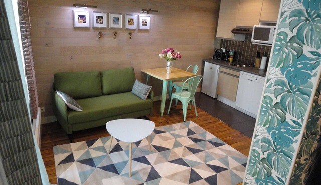 Le Marais Prestigious Great Apt, Balcony, AIR COND.