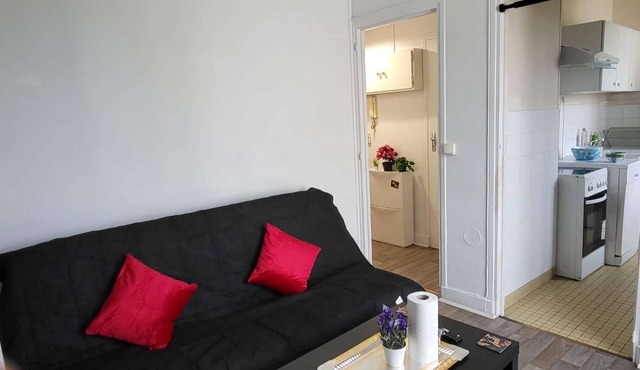 Le Nid de Basch awaits you! Located in a residential area in the commune of Thiais.
