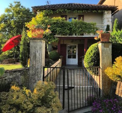 Le Parasol Rouge