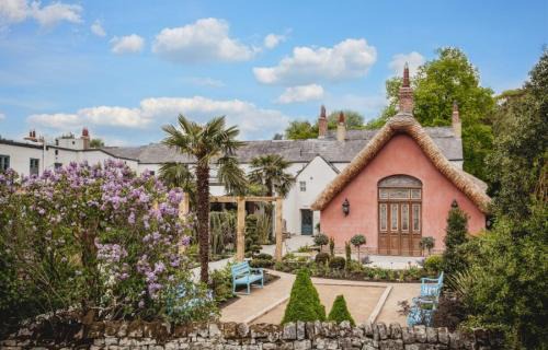 Le Petit Chateau & William de Percy