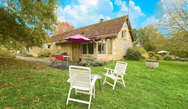 Le Petit'Ô – Domaine De L'ô: Peaceful Gîte with Pool in Périgord Pourpre