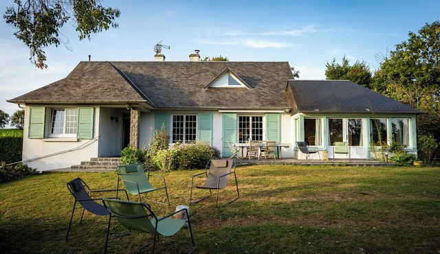 Le petit perron House 143 m2 10 people max 10 minutes from the beach by car