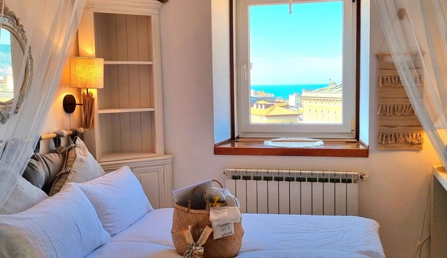 Le Petit Phare : in old town and sea view