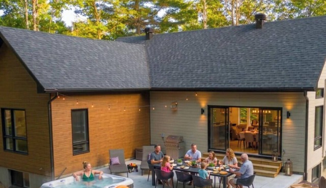 Le Pin with Private Spa & Billiards, Carling Lake & Kayak