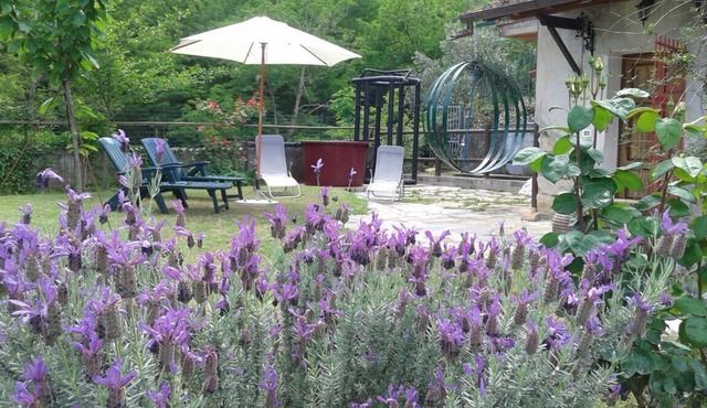 Le Poiane farmhouse with large garden in Tuscany