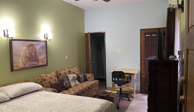 Le Quad's Studio ~ Private, Secured & Elegant