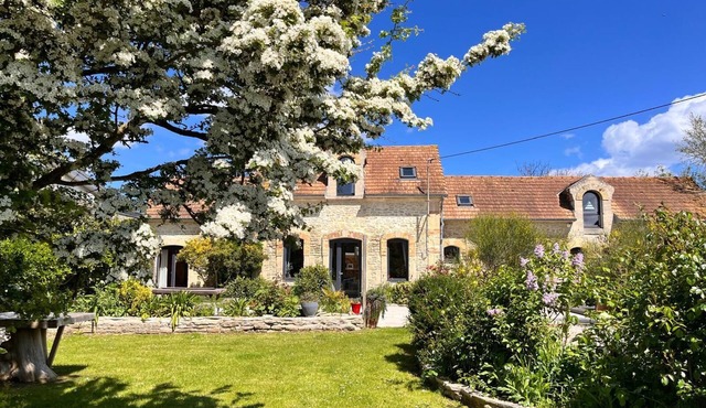 Le Relais - Authentic seaside family home with 5 bedrooms at Gold Beach