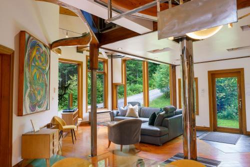 Le Sculptural Spa, billiards, firepit & pool