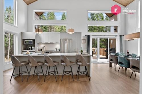 Le Sofia - Spa privé, Billard Mezzanine, Piscine, Luxe 12 pers, - Resort près de Québec
