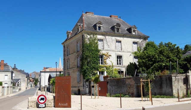 Le Voltaire