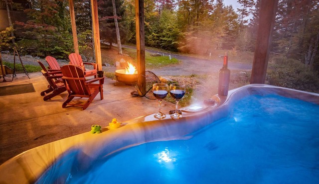 Leaf Peeper’s - HUGE deck, pizza oven, Pac-Man!