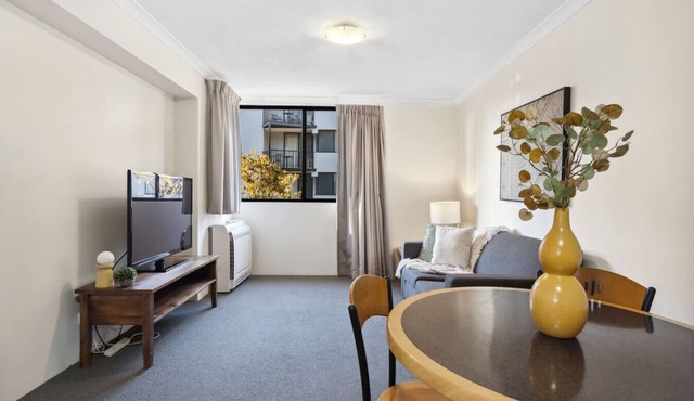Leafy South Perth 1BR Apt | Walk to River + Ferry