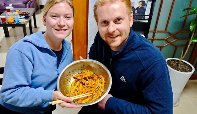 Learn cold noodle and wolf-teeth potato at local home