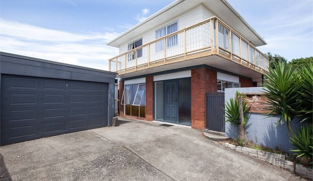 Leatham Heights - Private, Spacious and Sunny