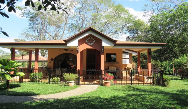 Leave the Cold behind, Winter in the Safe Quiet Paradise of Costa Rica