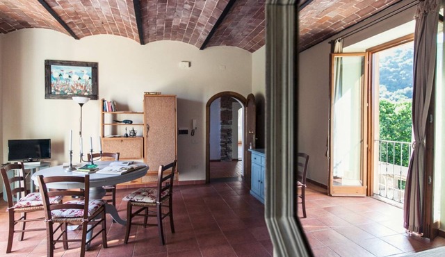 Leccio, bright apartment with view over the valley and with swimming pool
