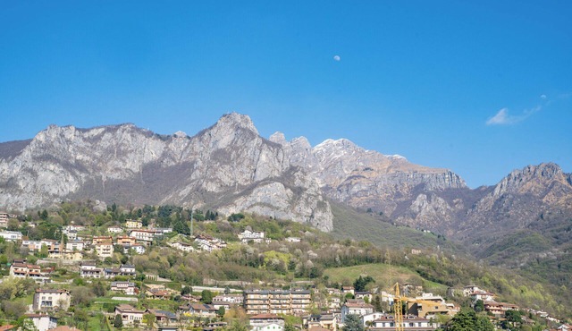 Lecco top panorama - Two Bedroom Apartment, Sleeps 5