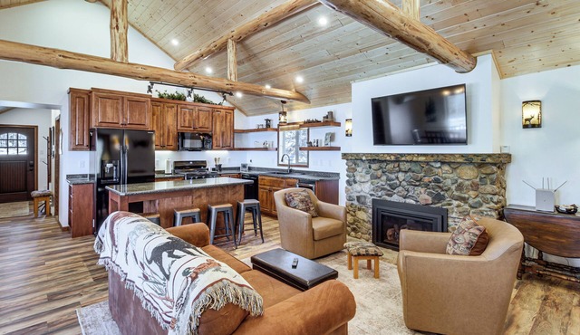 Leech Lake South Shore - Private, Sleeps 8 Adults