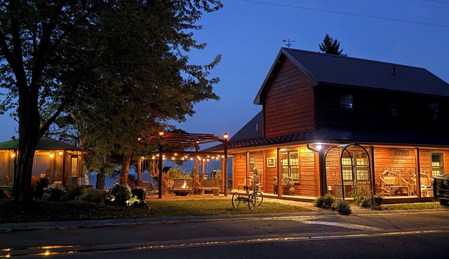 Leech Lake Waterfront Home, Panoramic Views 3bd/2ba and swinging firepit chairs.