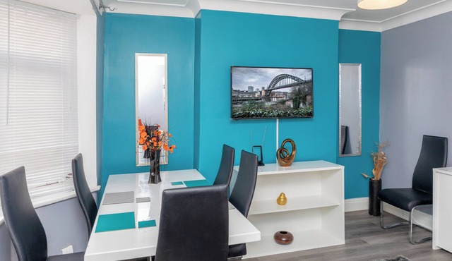 Leeds Super Spacious House