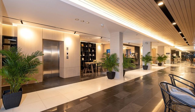 Leenova Hotel