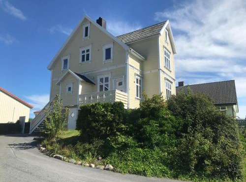 Leilighet i villa, 3 soverom med parkering-nær sentrum - Open for ONS 2026