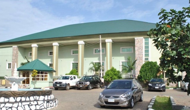 LEISURE SPRING HOTEL