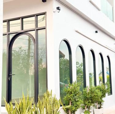 Leleaf Work Spaces Hotel - เลอลีฟ เวิร์คสเปซ โฮเทล ท่าแร่ สกลนคร