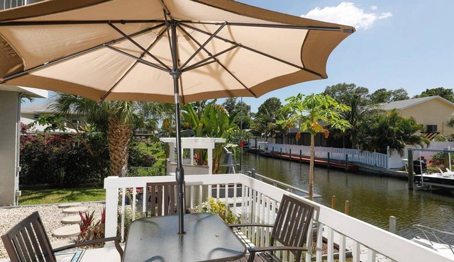 Lemon Bay Waterfront Condo w Patio, 5 miles to Gulf Beaches