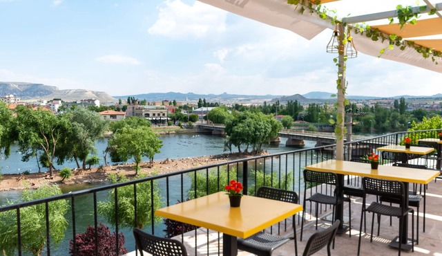 Lemon Cave Suites And Coffee House