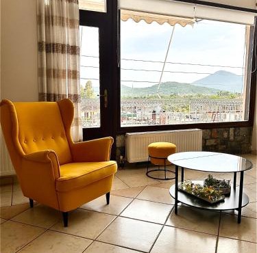 Lemon & Light Bright Apartment with View and Fireplace