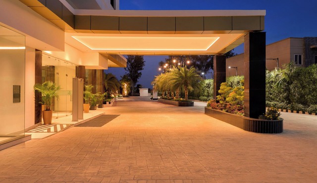 Lemon Tree Hotel Chandausi
