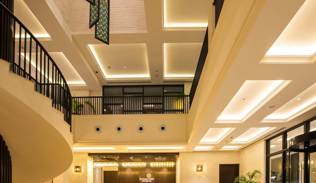 Lemon Tree Premier City Center Pune