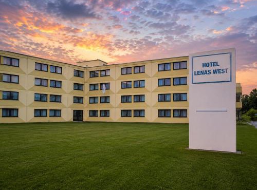 Lenas West Hotel
