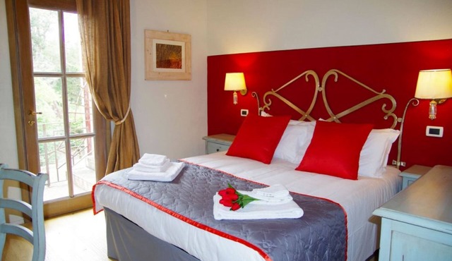 Leone - Room with double bed