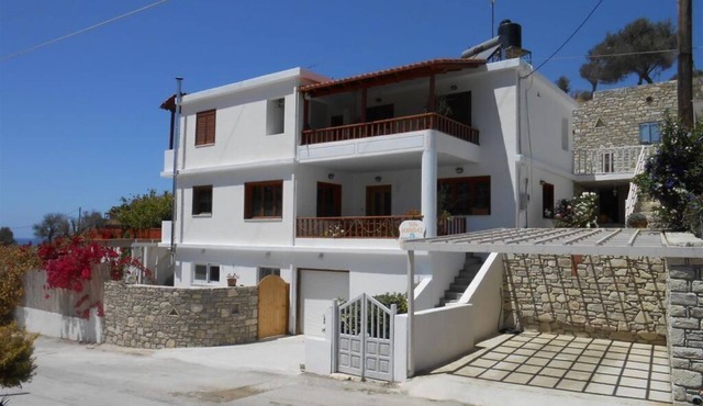 Leonidas Comfortable holiday residence