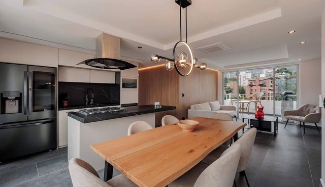 lEPl Modern Apt, AC, Nice View, Balcony, Provenza