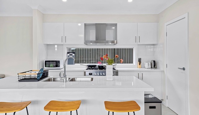 Leppington Two-Level 4Br near Village & Woolworthsn