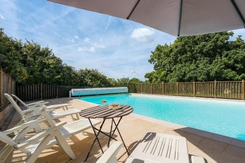 Les Artals- Villa avec piscine 12m, boulodrome