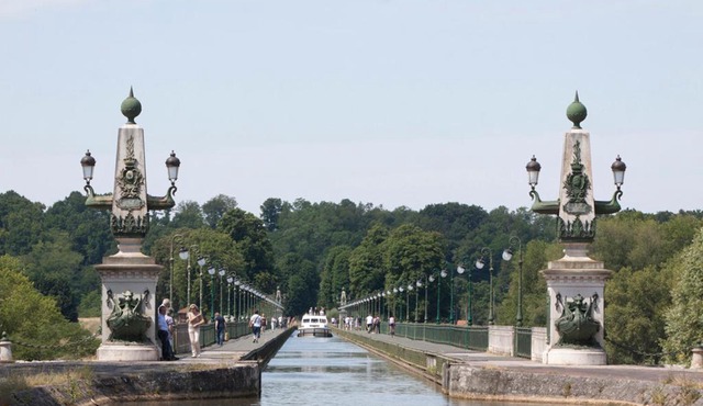 LES CHAMPS