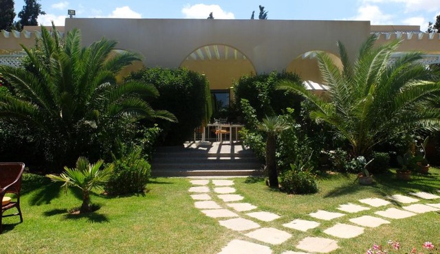 Les Cyprès