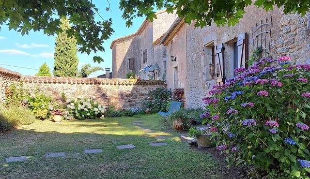 Les Hauts de Sentelines – Nature and Relaxation at the Gateway to the Périgord Pourpre