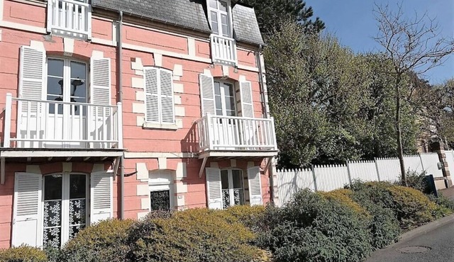 Les Muguets accommodation for up to 6 people ground floor with garden