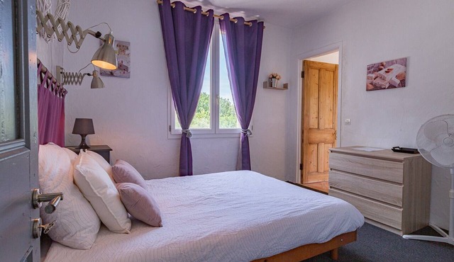 “Les Nougats” Room with Private Terrace, Shared Garden, and Wi-Fi