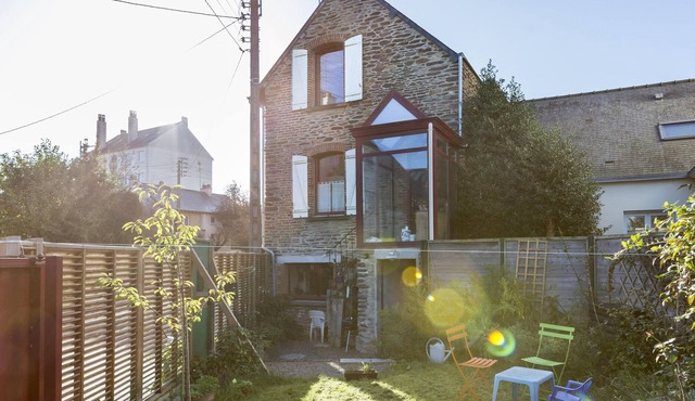 Les Ormeaux, Maison avec jardin, parking facile