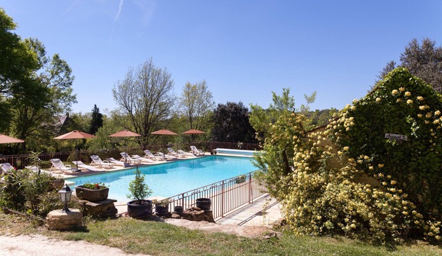 Les Ormes: chalet and swimming pool surrounded by nature in Sarlat itself
