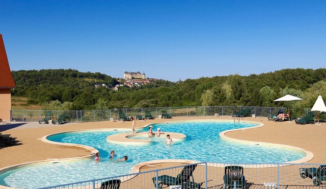 Les SOURCES "Pink Lady" VIP terrace, SPA, swimming pool, fishing pond, playground.