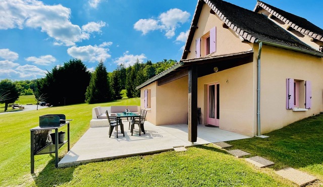 Les SOURCES "VIP Softail" panoramic terrace, SPA, swimming pool, fishing pond.